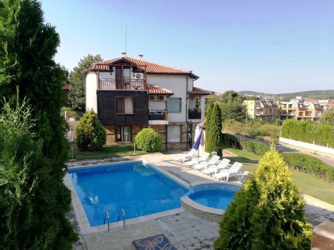 Апартамент двустаен 75 m², България