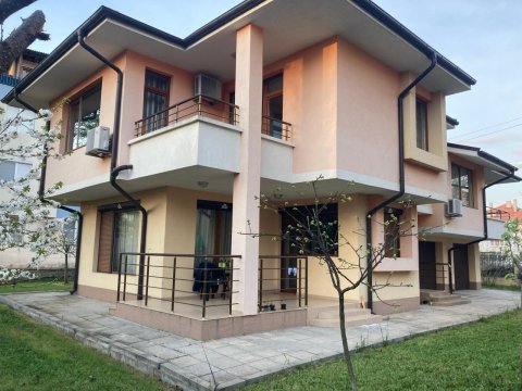 Къща 4 спални + кухня 268 m², с.Равда, България